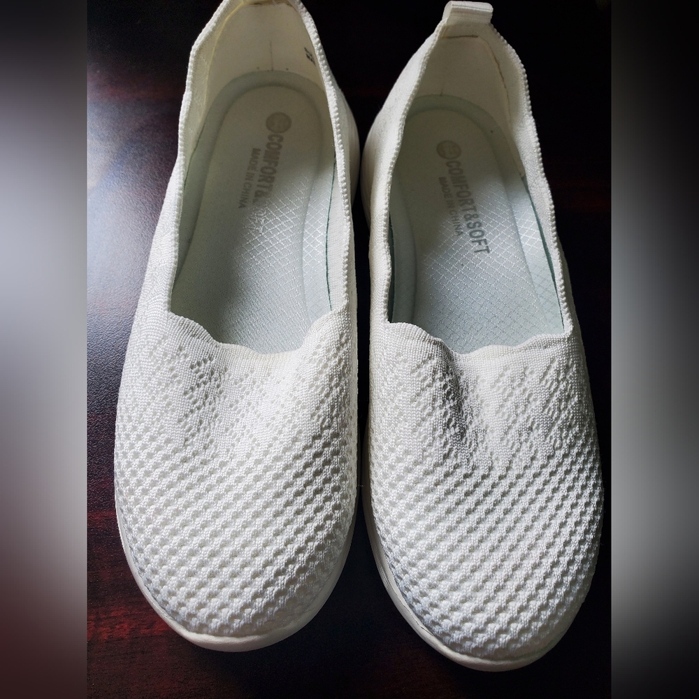 Women’s Slip-On Knit Sneakers - White